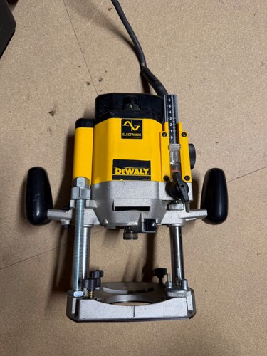 Dewalt dw625e 110v - 1/2", router