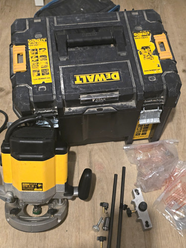Dewalt dw625e 2000w - 2000w, 230v